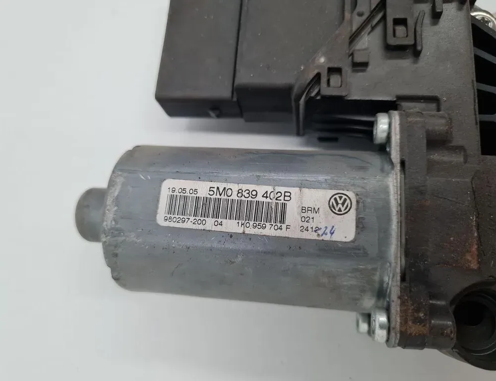 VOLKSWAGEN Golf Plus 1 generation (2004-2009) Регулятор вікна задніх правих дверей 5M0839402B 33276019