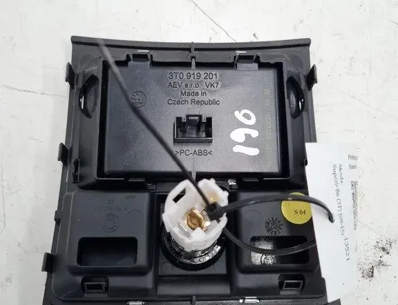 SKODA Superb 1 generation (2001-2008) Другие отделочные детали 3T0919201 33278245