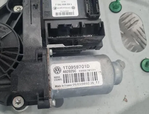 VOLKSWAGEN Touran 1 generation (2003-2015) Стеклоподъемник передней правой двери 1T0971120AC 33293884