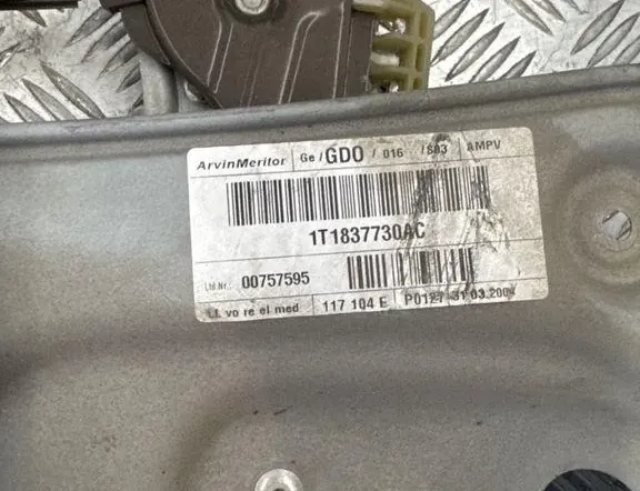 VOLKSWAGEN Touran 1 generation (2003-2015) Стеклоподъемник передней правой двери 1T1837729AC 33309966