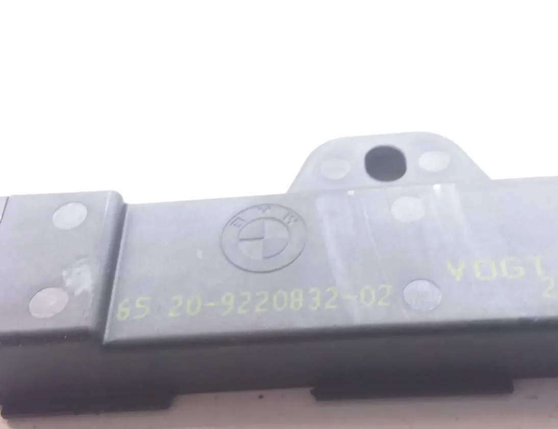 BMW 5 Series F10/F11 (2009-2017) Антенний підсилювач із кришкою багажника 6520922083202 33506070