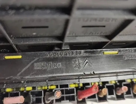 PEUGEOT 307 1 generation (2001-2008) Блок керування комфортом 9646405280 31939034