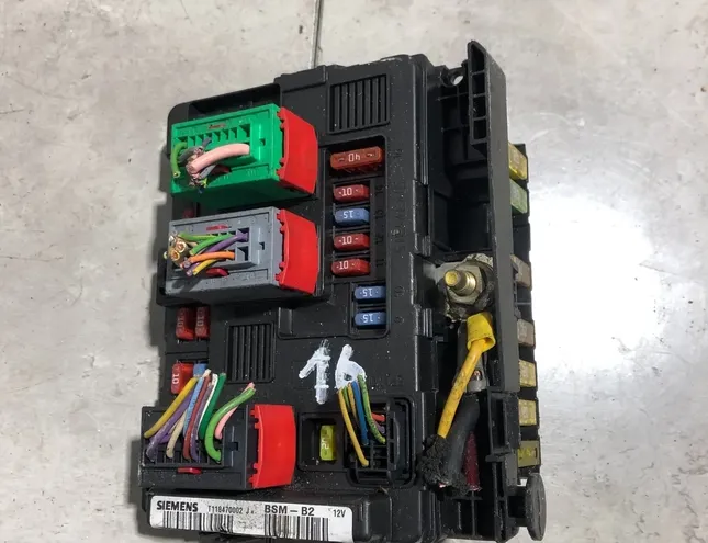 PEUGEOT Partner 1 generation (1996-2012) Блок предохранителей 9650618580 33532603