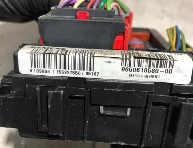 PEUGEOT Partner 1 generation (1996-2012) Блок предохранителей 9650618580 33532603