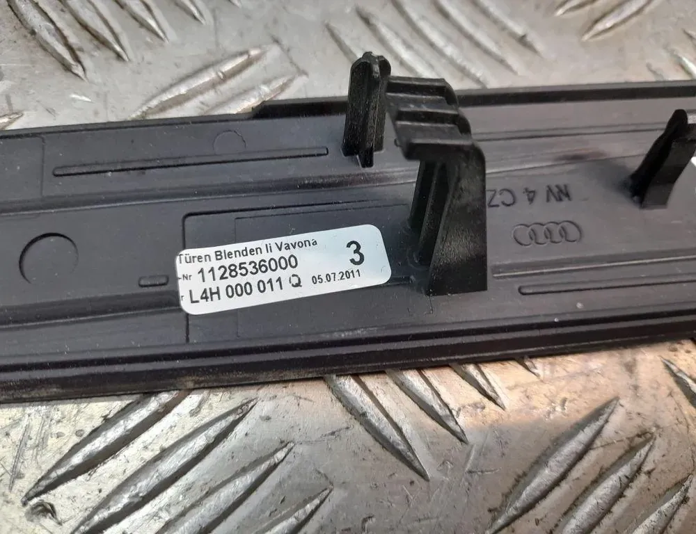 AUDI A8 D2/4D (1994-2002) Панель передніх лівих дверей 4H0867409 33421334