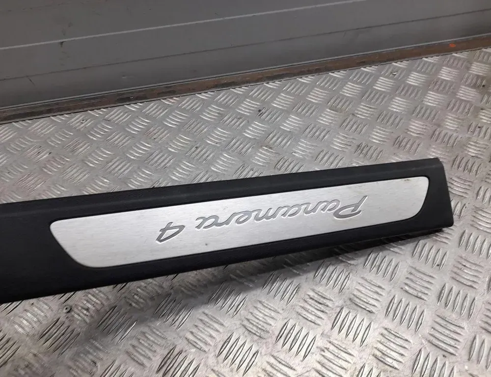 PORSCHE Panamera 970 (2009-2016) Обшивка переднього правого порога 970555518 33425373