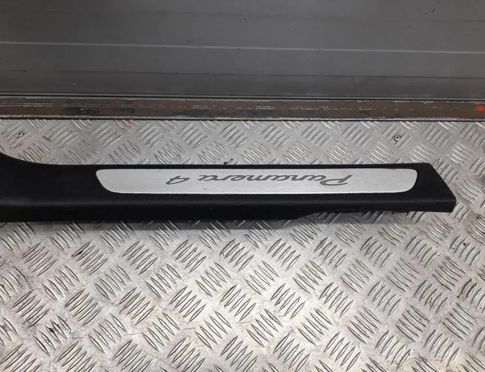 PORSCHE Panamera 970 (2009-2016) Обшивка переднього правого порога 970555518 33425373