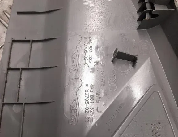 AUDI Q7 4L (2005-2015) Деталі обробки сидінь 4M0881325 33431866