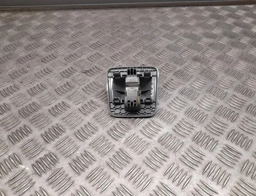 AUDI Q7 4L (2005-2015) Деталі обробки сидінь 4M0883687B 33431877