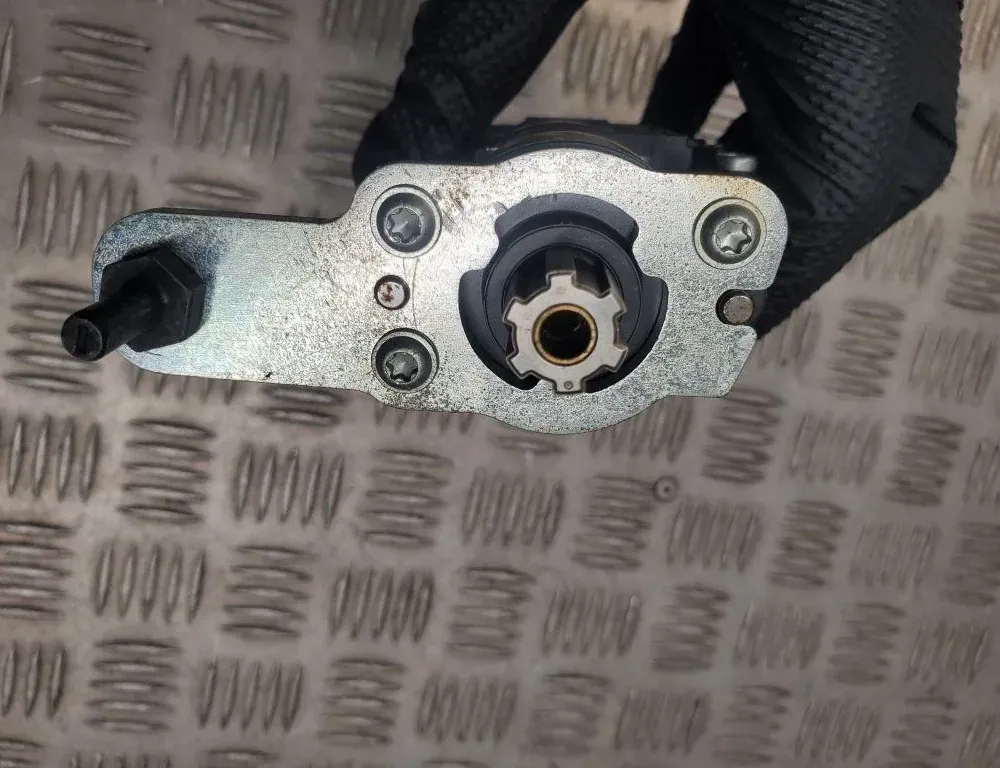 AUDI Q7 4M (2015-2024) Доводчик задней крышки 4M0827852C 33439903