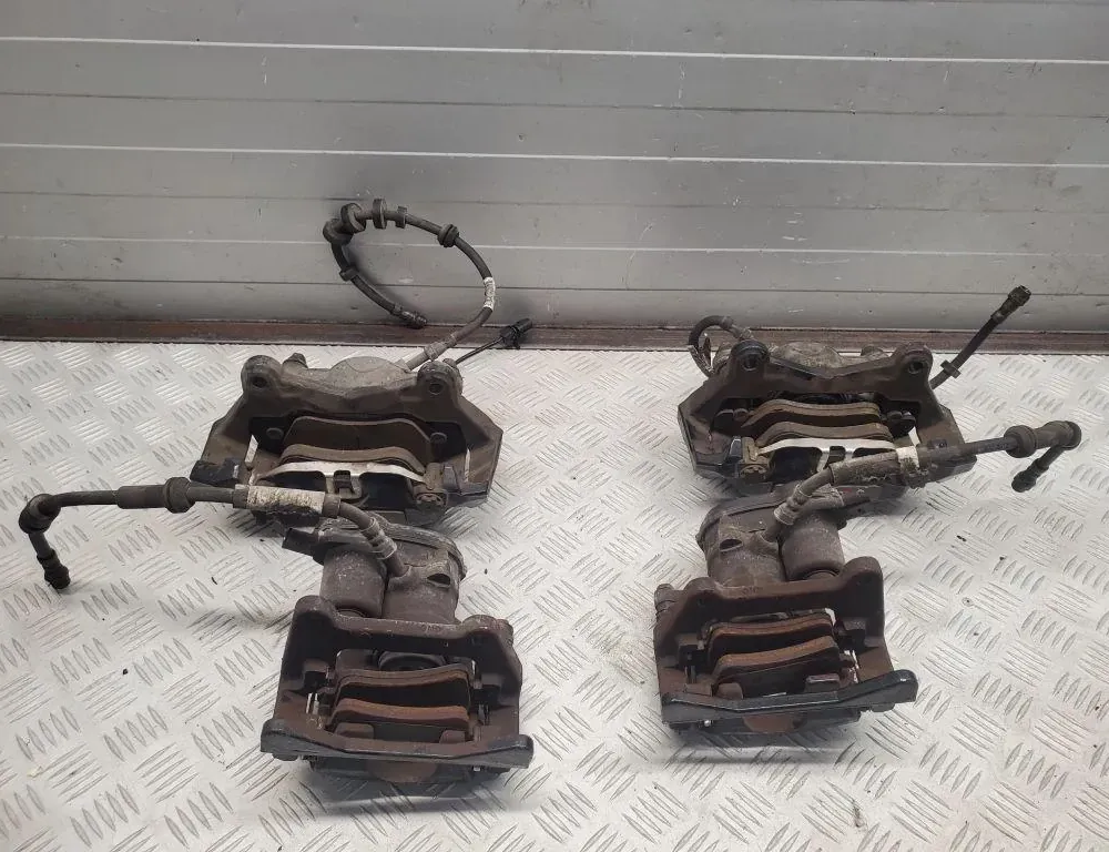 AUDI A4 B9/8W (2015-2024) Комплект гальмівної системи, супорти та диски 33448184