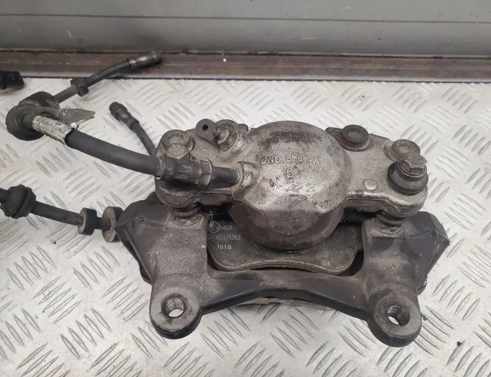 AUDI A4 B9/8W (2015-2024) Комплект гальмівної системи, супорти та диски 33448184