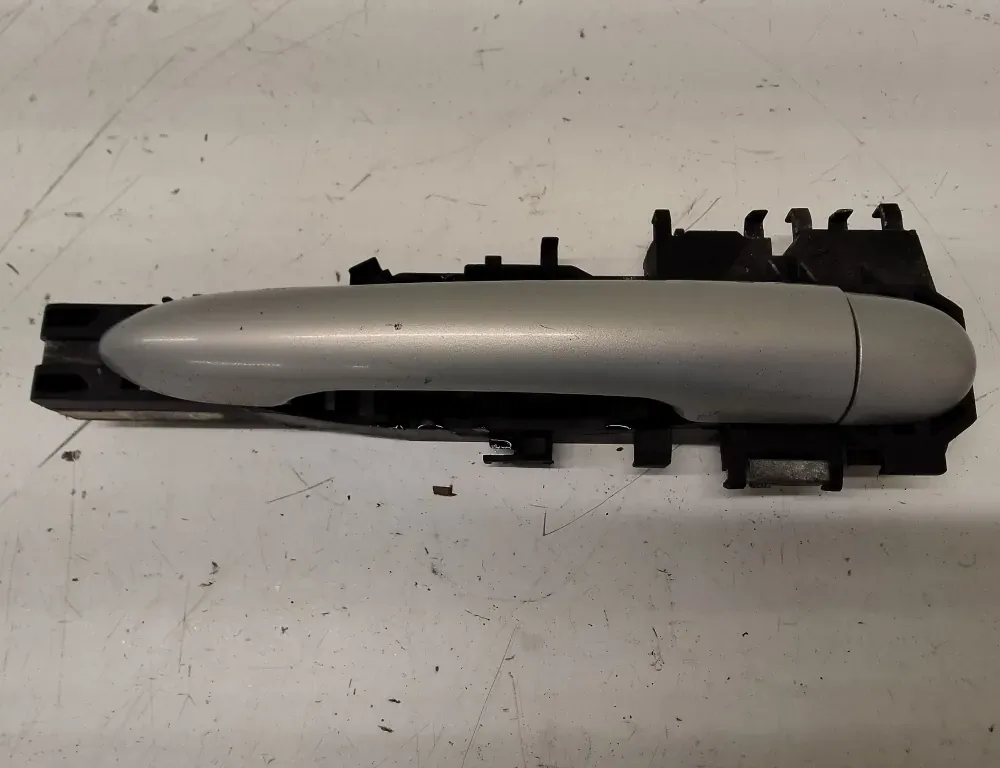 RENAULT Megane 2 generation (2002-2012) Зовнішня ручка ковзної двері ліворуч 8200028464 35107329