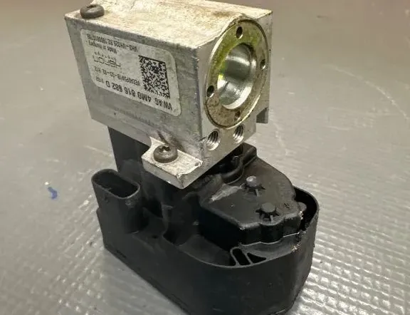 VOLKSWAGEN Golf 7 generation (2012-2024) Клапан расширения кондиционера воздуха 4M0816682D 33161280