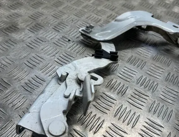 MERCEDES-BENZ GLC Coupe C253 (2016-2019) Ліва петля капота 33166855