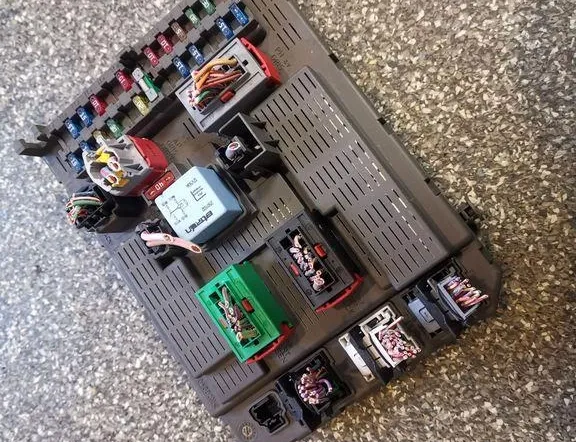 PEUGEOT 807 1 generation (2002-2012) Блок запобіжників 9649477480 33865121