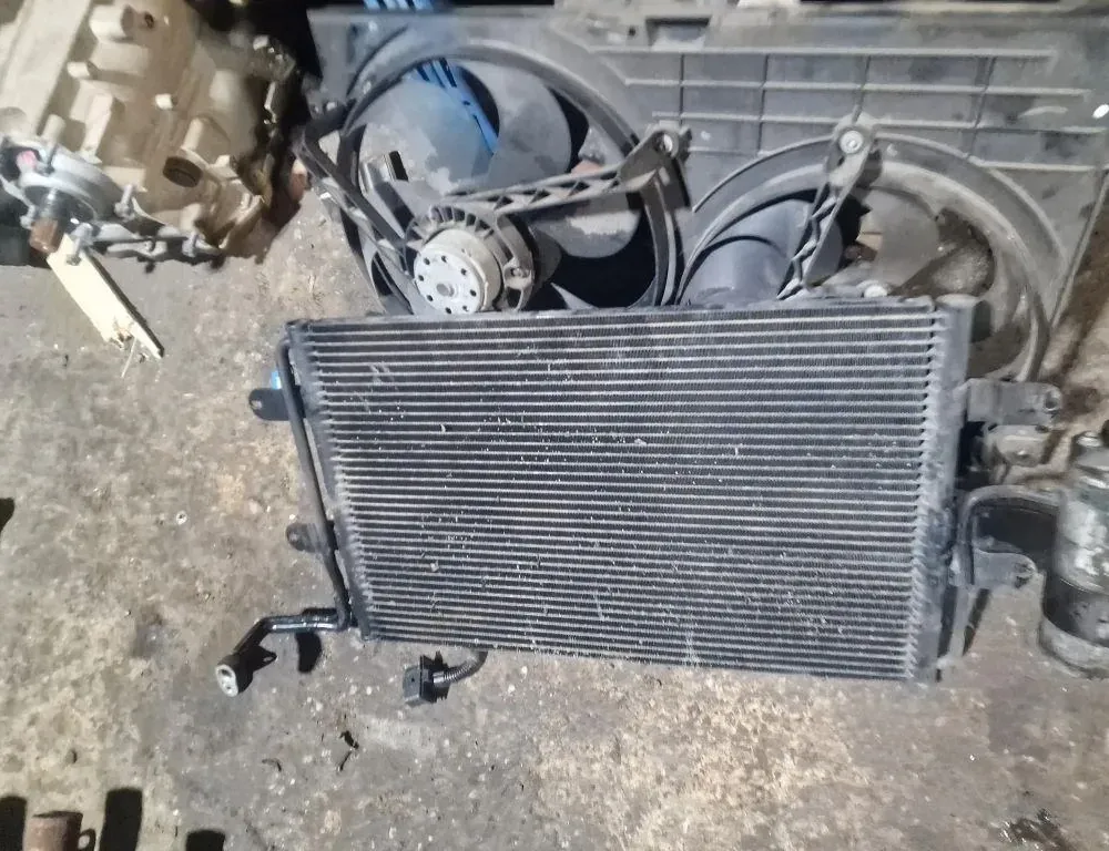 VOLKSWAGEN Bora 1 generation (1998-2005) Радиатор кондиционера 1J0820411D 33876170