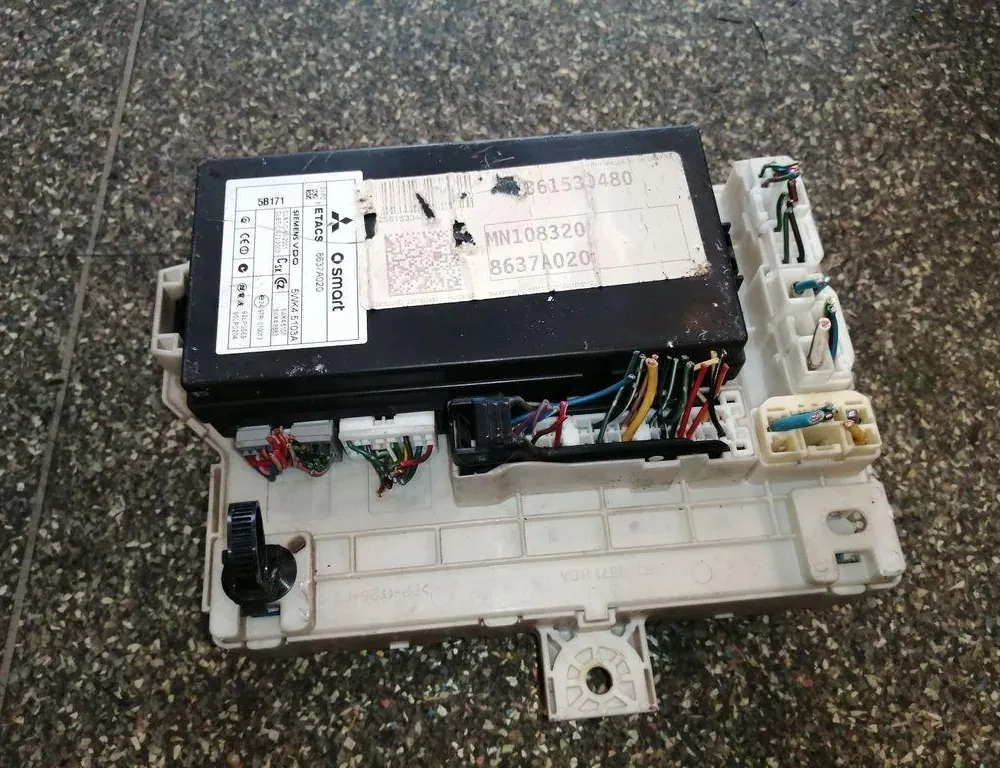 MITSUBISHI Colt 6 generation (2002-2013) Блок запобіжників MN108320,5WK48883,MN108320S,5WK45107,5wk45103a 35103094