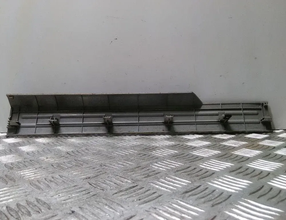 KIA Sorento 1 generation (2002-2011) Обшивка переднього правого порога 858713E000 28388161