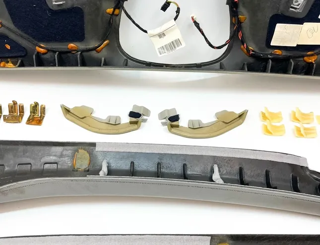 MERCEDES-BENZ SL-Class R230 (2001-2011) Верхня обробка лобового скла A2306900450,A2306900125,A2306900225,A2306900625 33140497