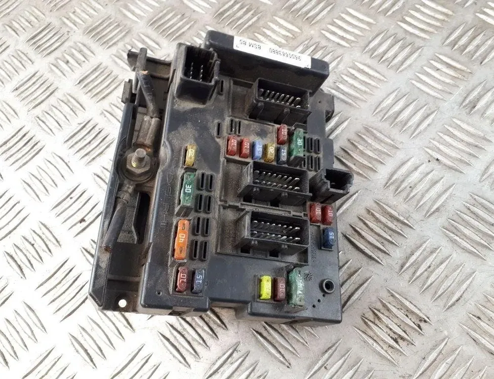 PEUGEOT 307 1 generation (2001-2008) Блок запобіжників 9650663880 31592413