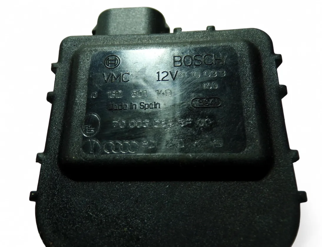 VOLKSWAGEN Passat B5 (1996-2005) Двигун повітряної заслінки 8D1820511B 33346819