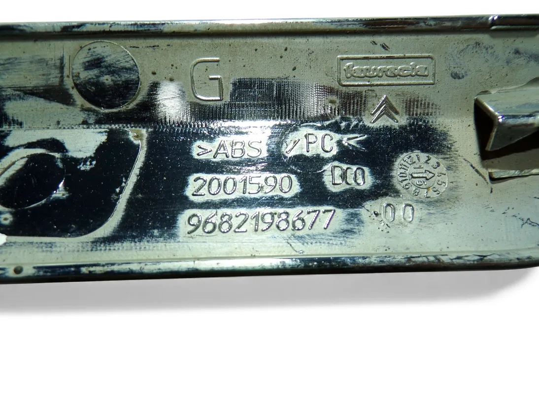 CITROËN C5 2 generation (2008-2017) Ліва облицювальна планка переднього бампера 9682198677 33398498
