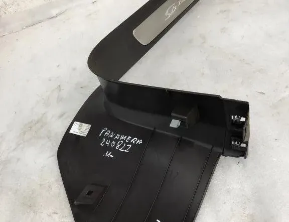 PORSCHE Panamera 970 (2009-2016) Обшивка переднього правого порога 970555518 32129092