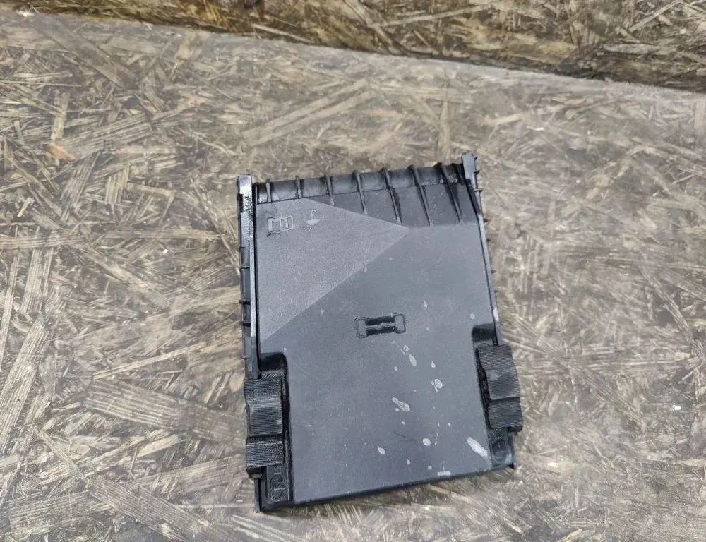 VOLKSWAGEN Caddy 5 generation (2020-2023) Кришка блоку запобіжників 1K0937132 34657967