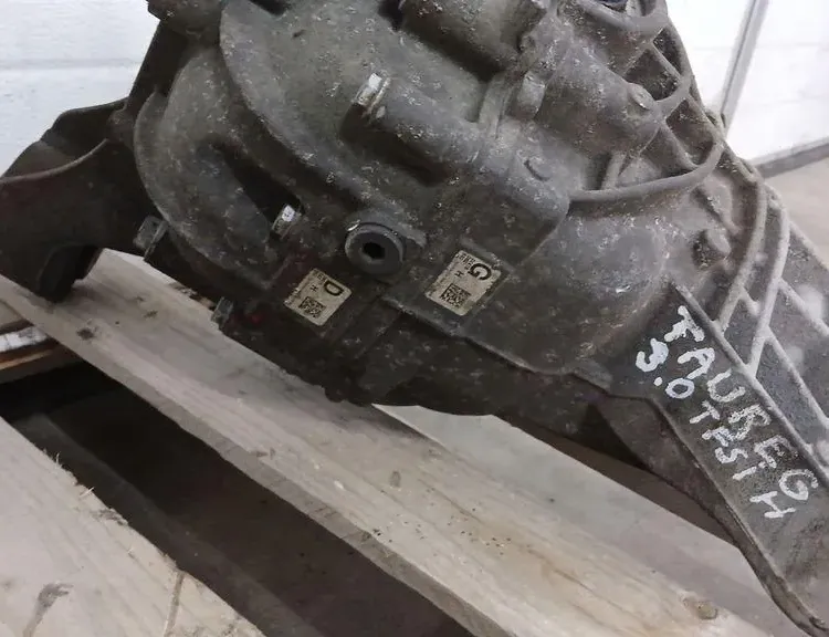 VOLKSWAGEN Touareg 2 generation (2010-2018) Задній диференціал 0BP525015H 34884962