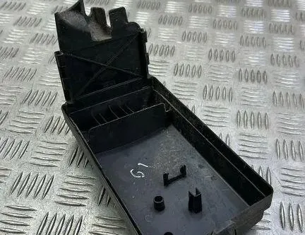 VOLKSWAGEN Passat B8 (2014-2023) Кришка блоку запобіжників 5Q0927165D 31834433