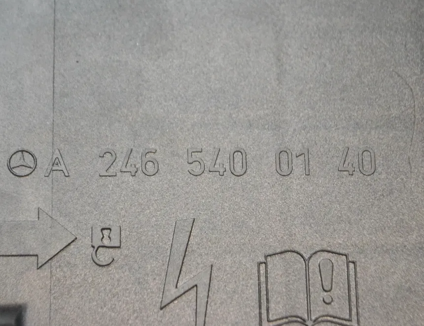 MERCEDES-BENZ A-Class W176 (2012-2018) Кришка блоку запобіжників A2465451440,A2465400140 10596150