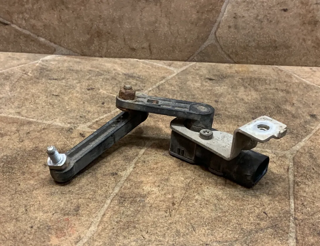 BMW X5 F15 (2013-2018) Передній лівий датчик рівня 6870200 33209275