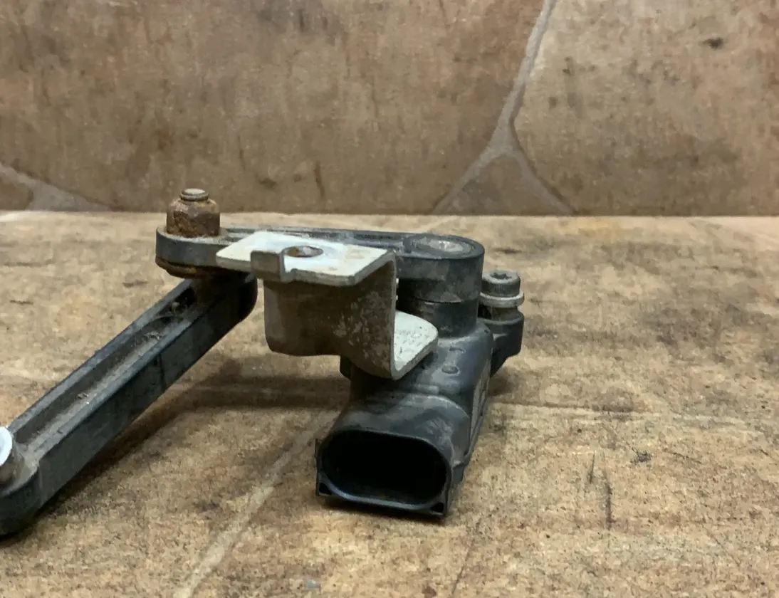 BMW X5 F15 (2013-2018) Передній лівий датчик рівня 6870200 33209275