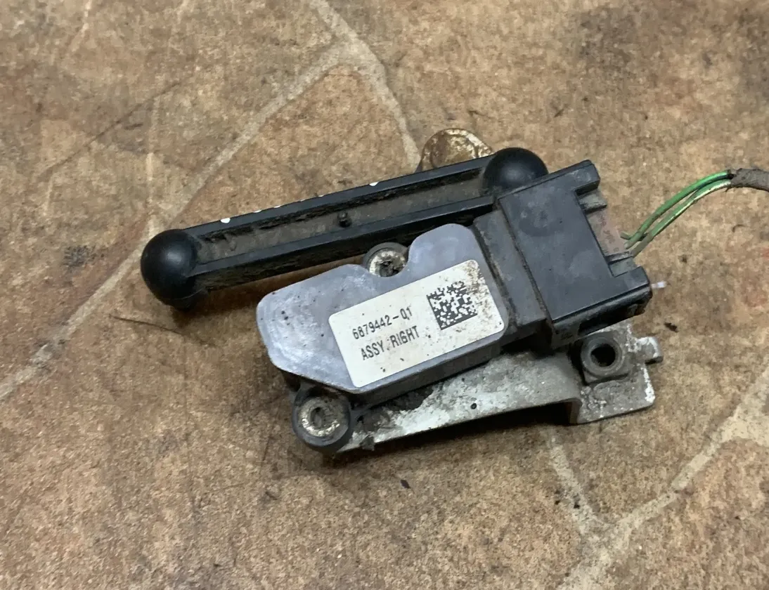 BMW X5 F15 (2013-2018) Передній лівий датчик рівня 6870200 33238484