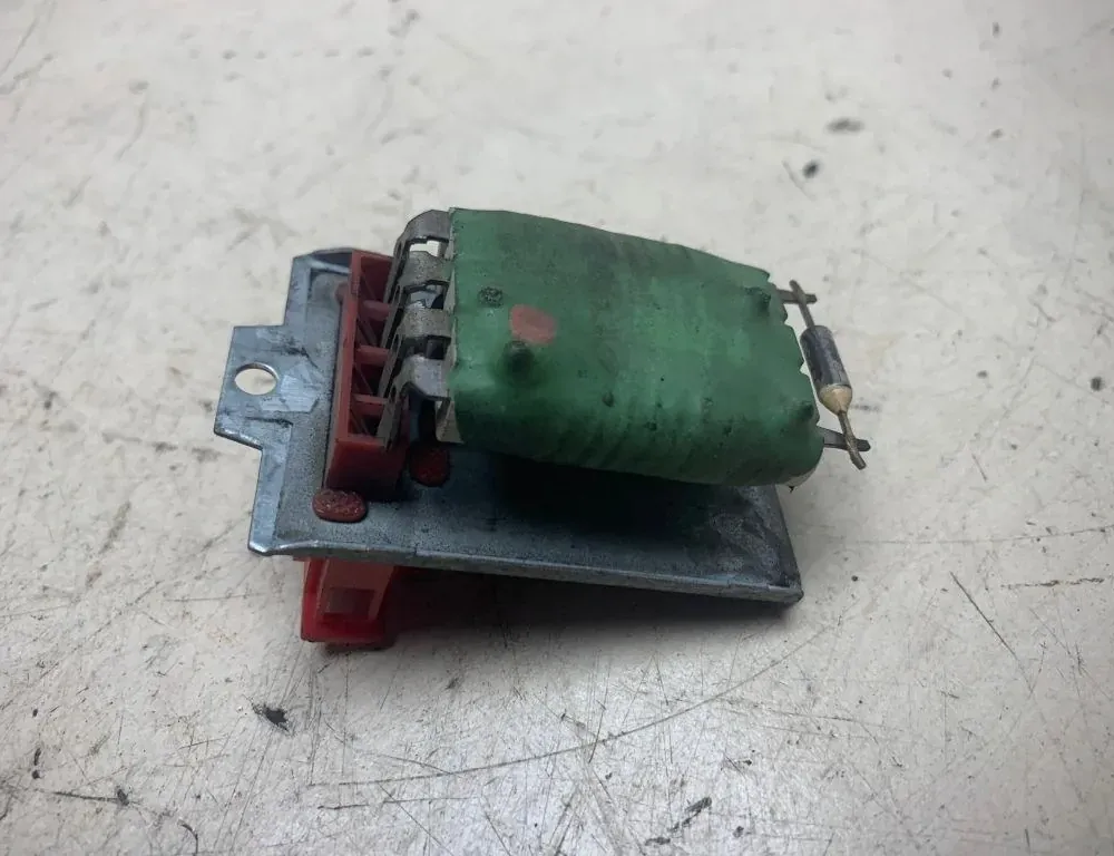 VOLKSWAGEN Passat B5 (1996-2005) Реле вентилятора печки салона 740245833f 34198757