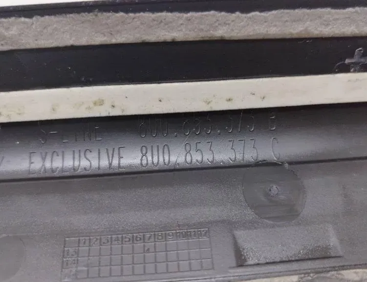 AUDI Q3 8U (2011-2020) Панель передніх лівих дверей 8U0853373C 35104270