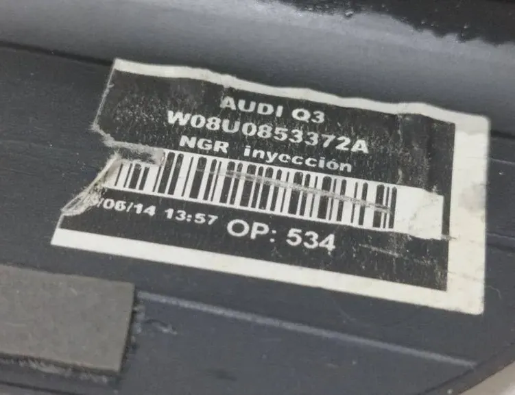 AUDI Q3 8U (2011-2020) Обшивка переднього правого порога 8U0853372A 35102921