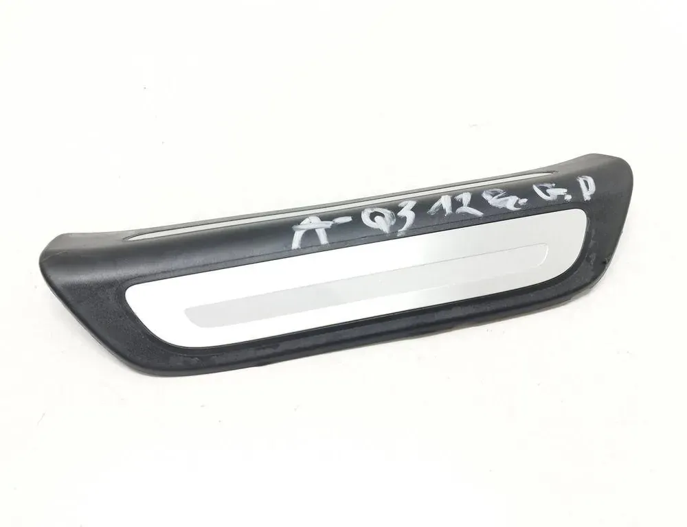 AUDI Q3 8U (2011-2020) Обшивка заднього правого порога 8U0853376A 35105104