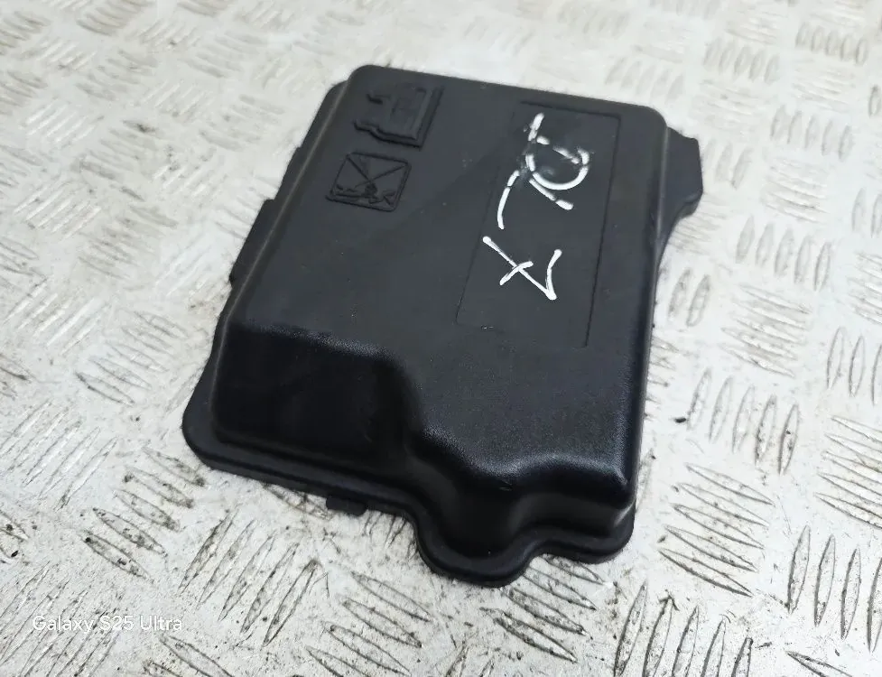 PEUGEOT 208 Peugeot 208 (2012-2015) Кришка блоку запобіжників 9671924480 34840684