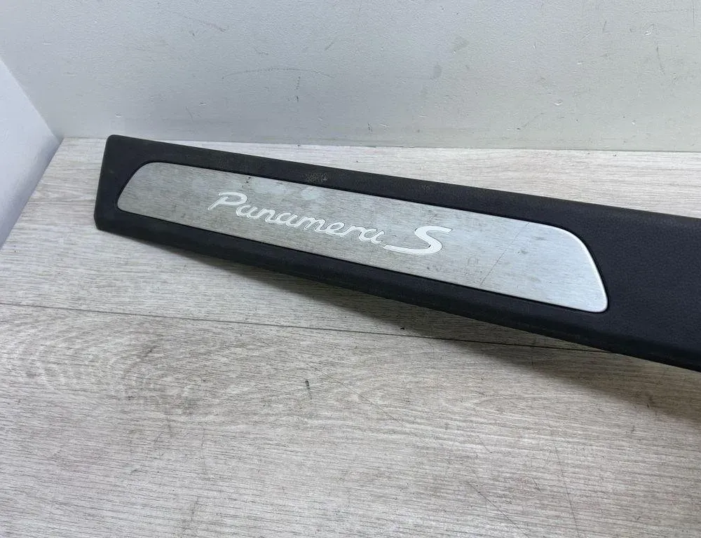 PORSCHE Panamera 970 (2009-2016) Обшивка переднього правого порога 970555518 31416931