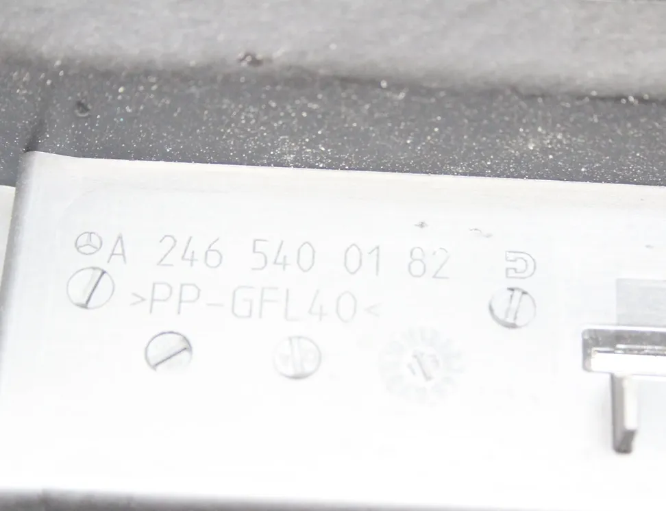 MERCEDES-BENZ A-Class W176 (2012-2018) Кришка блоку запобіжників A2465400182 23415929