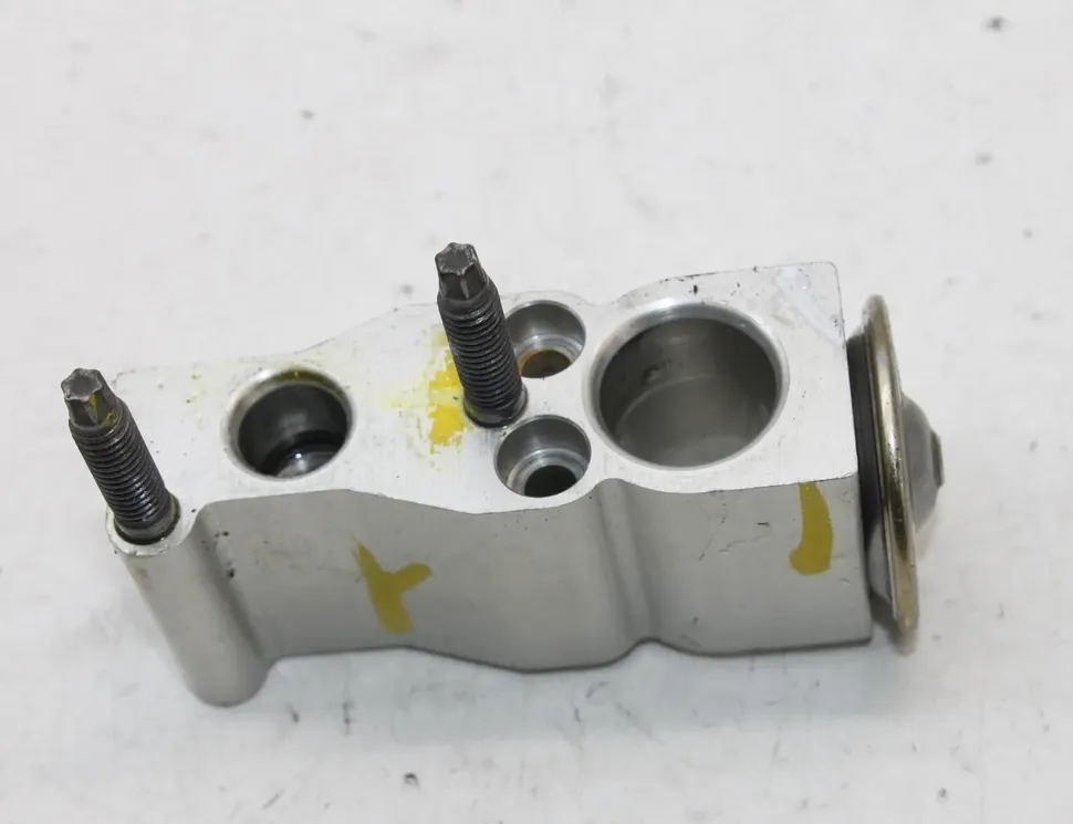 PEUGEOT 2008 2 generation (2019-2023) Розширювальний клапан змінного струму 7015011021 31224248