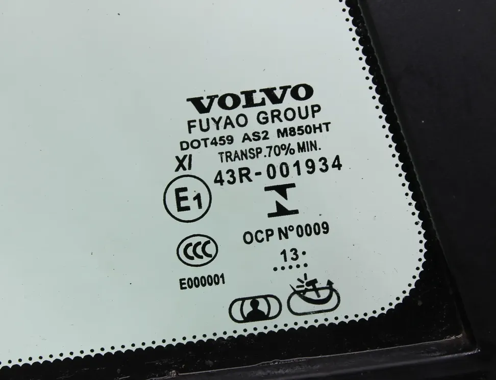 VOLVO V60 1 generation (2010-2020) Окно правой задней двери 33147061