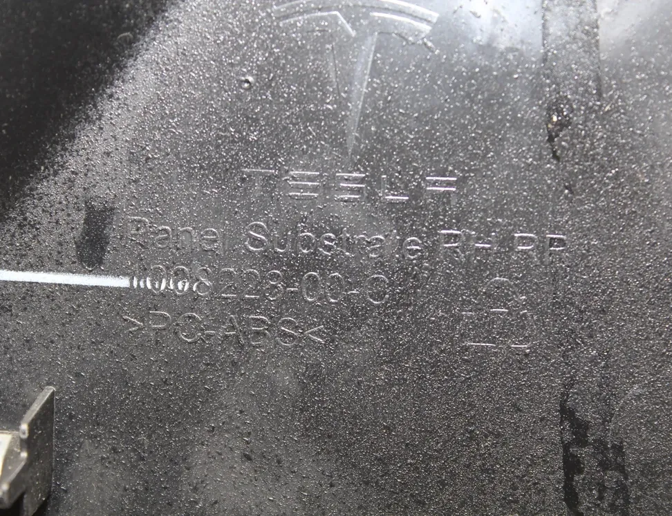 TESLA Model S 1 generation (2012-2024) Отделка центральной консоли 1008227-01-F 33352012