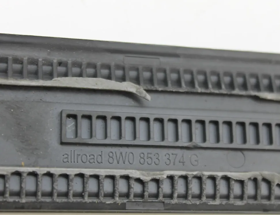 AUDI e-tron 1 generation (2018-2024) Обшивка переднього правого порога 8W0853374F 33506896