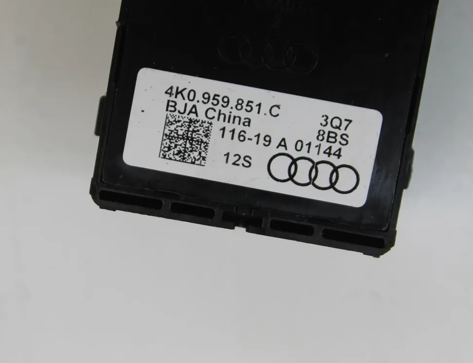 AUDI e-tron 1 generation (2018-2024) Кнопка стеклоподъемника передней правой двери 4K0959851C 33508459