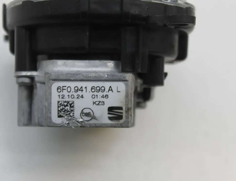 SEAT Leon Лівий передній протитуманний фар 6F0941699A 33519922