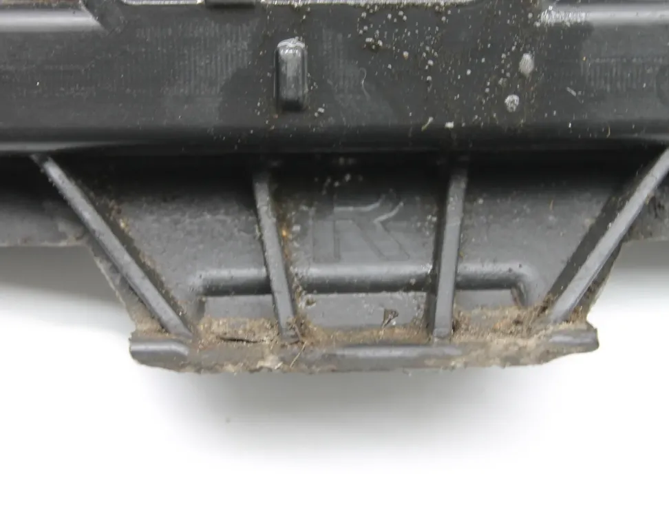 VOLKSWAGEN Passat B8 (2014-2023) Передній правий тримач бічної спідниці 3G0853946 35104409