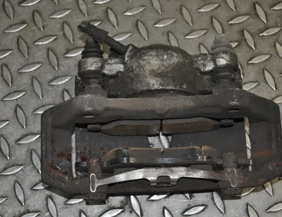 AUDI A6 C7/4G (2010-2020) Передній правий гальмівний супорт 32348422 12111491